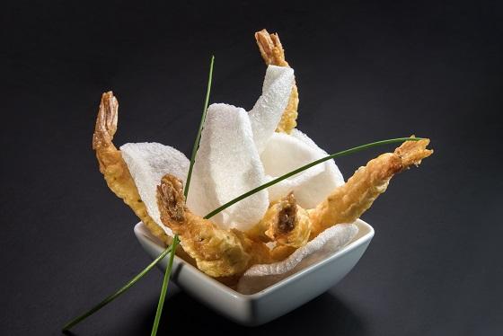 Γαρίδες Tempura με κράκερς ρυζιού και sweet τσίλι